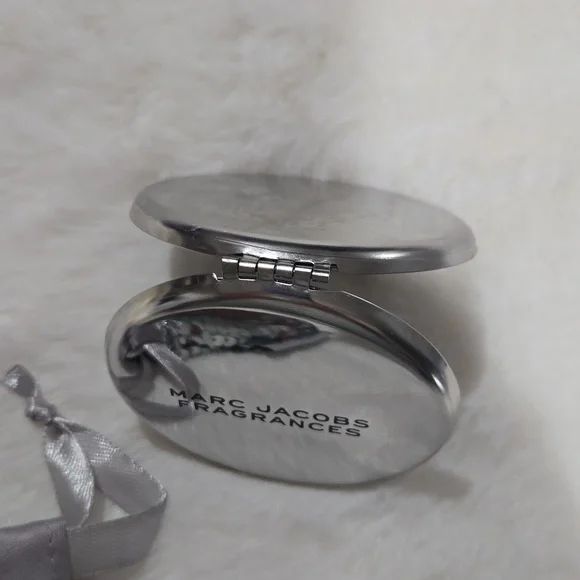 Marc Jacobs cosmetic, purse, travel mirror NEW - Picture 5 of 8